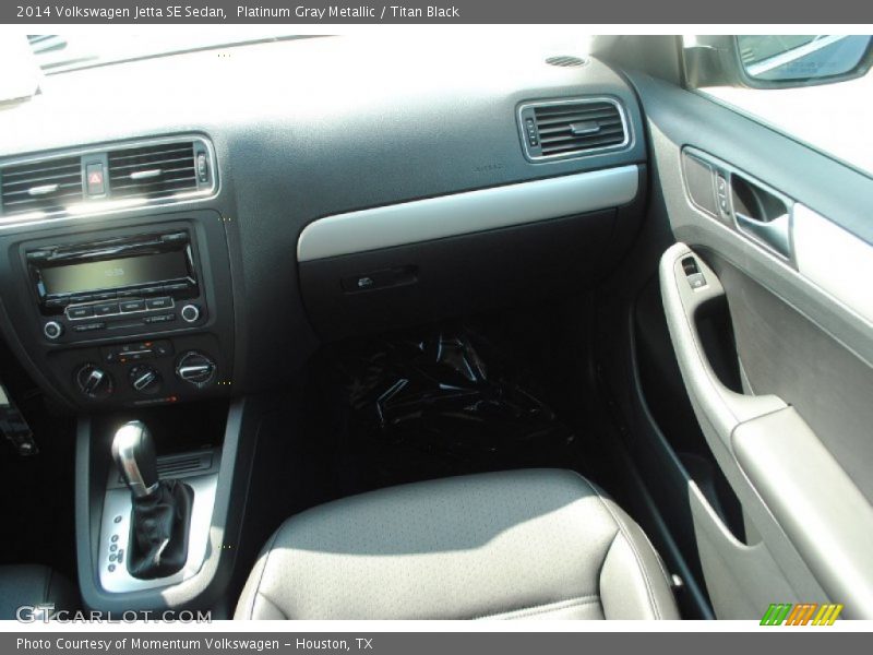 Platinum Gray Metallic / Titan Black 2014 Volkswagen Jetta SE Sedan