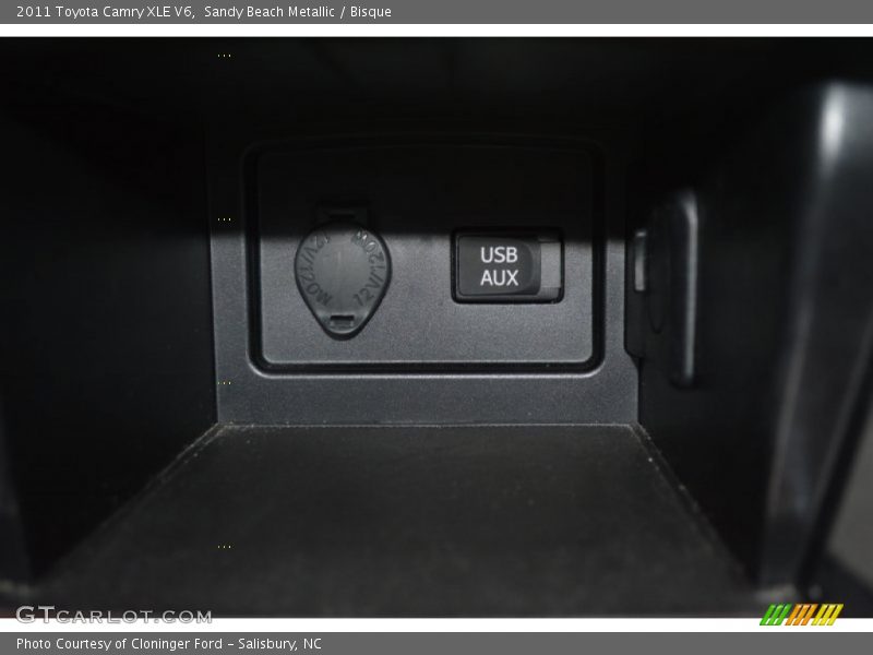 Sandy Beach Metallic / Bisque 2011 Toyota Camry XLE V6