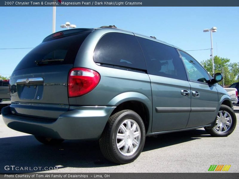 Magnesium Pearl / Dark Khaki/Light Graystone 2007 Chrysler Town & Country
