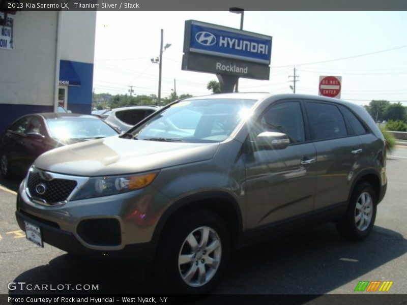 Titanium Silver / Black 2013 Kia Sorento LX