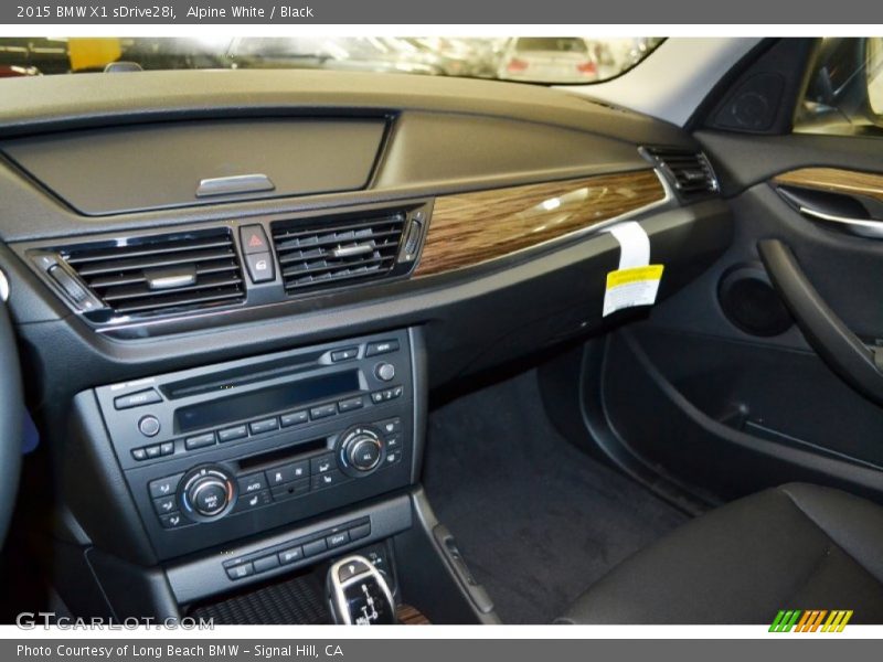 Alpine White / Black 2015 BMW X1 sDrive28i