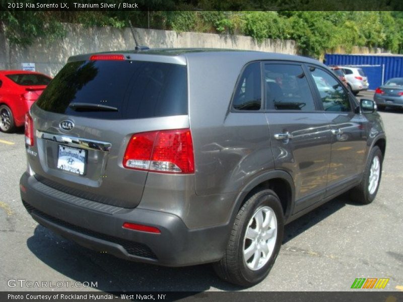 Titanium Silver / Black 2013 Kia Sorento LX