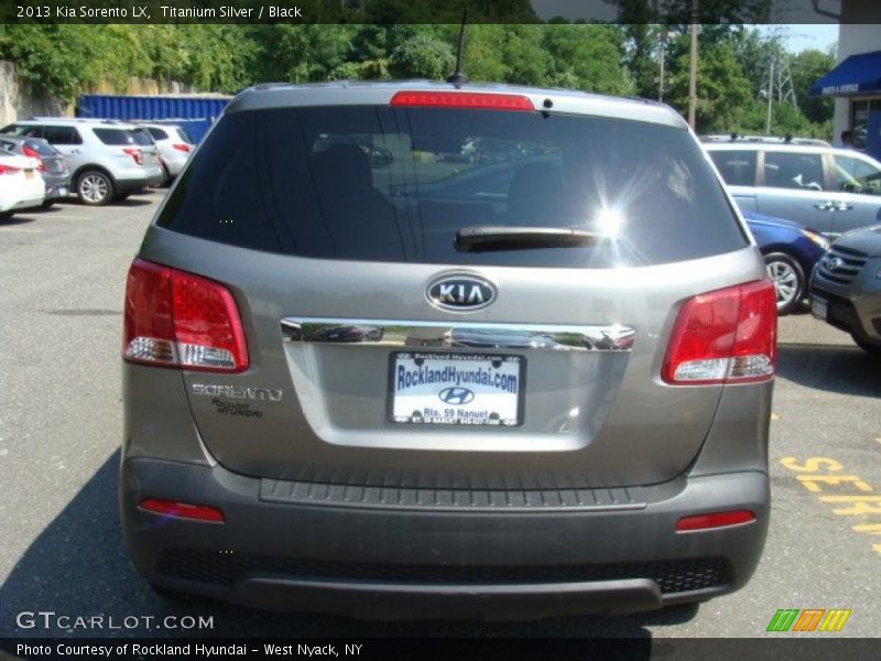 Titanium Silver / Black 2013 Kia Sorento LX