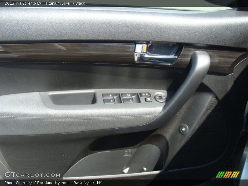 Titanium Silver / Black 2013 Kia Sorento LX