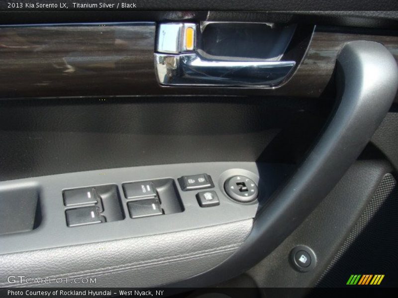 Titanium Silver / Black 2013 Kia Sorento LX