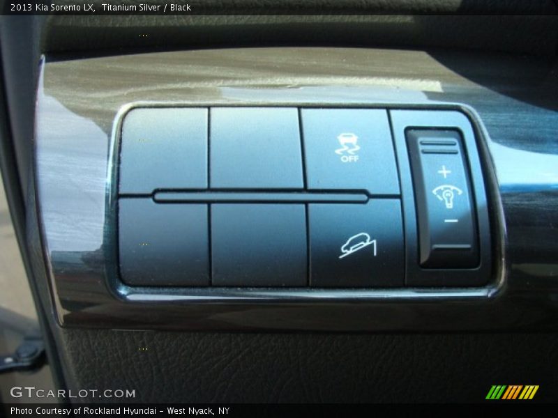 Titanium Silver / Black 2013 Kia Sorento LX