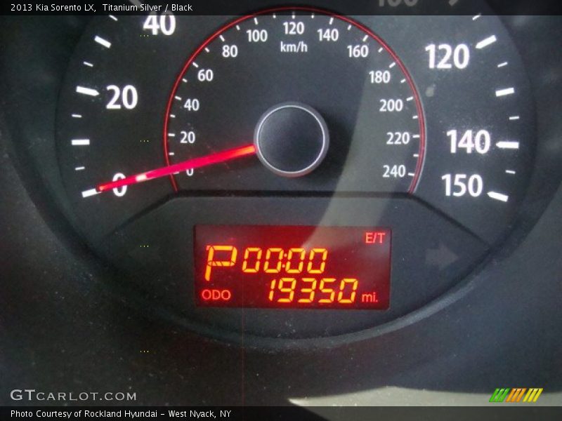 Titanium Silver / Black 2013 Kia Sorento LX
