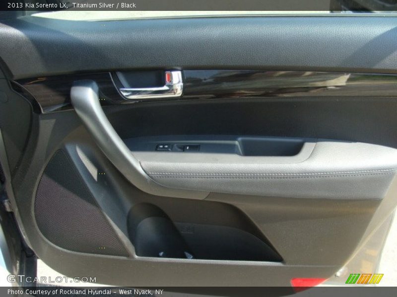 Titanium Silver / Black 2013 Kia Sorento LX