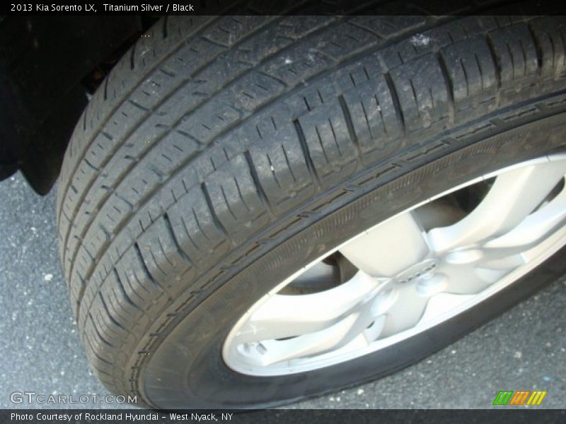 Titanium Silver / Black 2013 Kia Sorento LX