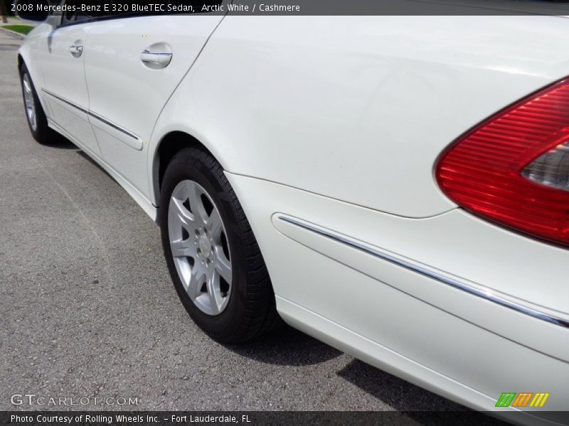 Arctic White / Cashmere 2008 Mercedes-Benz E 320 BlueTEC Sedan