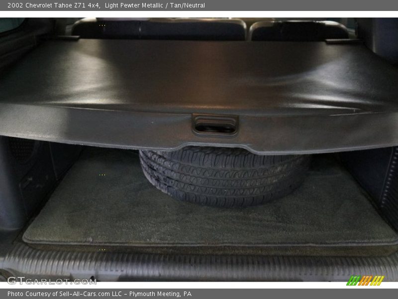 Light Pewter Metallic / Tan/Neutral 2002 Chevrolet Tahoe Z71 4x4