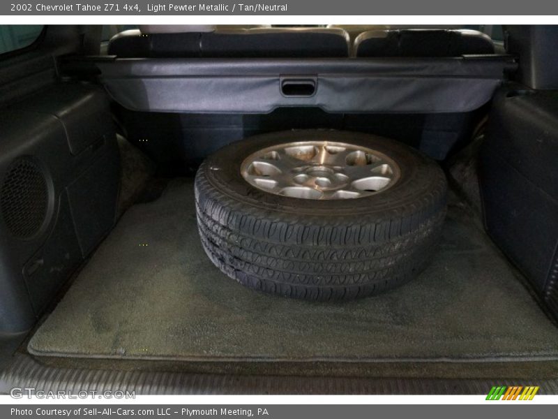 Light Pewter Metallic / Tan/Neutral 2002 Chevrolet Tahoe Z71 4x4