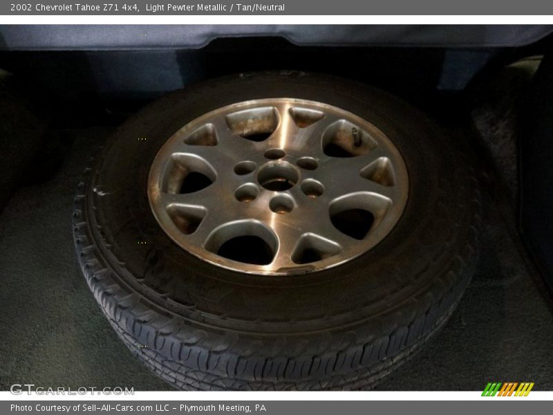 Light Pewter Metallic / Tan/Neutral 2002 Chevrolet Tahoe Z71 4x4