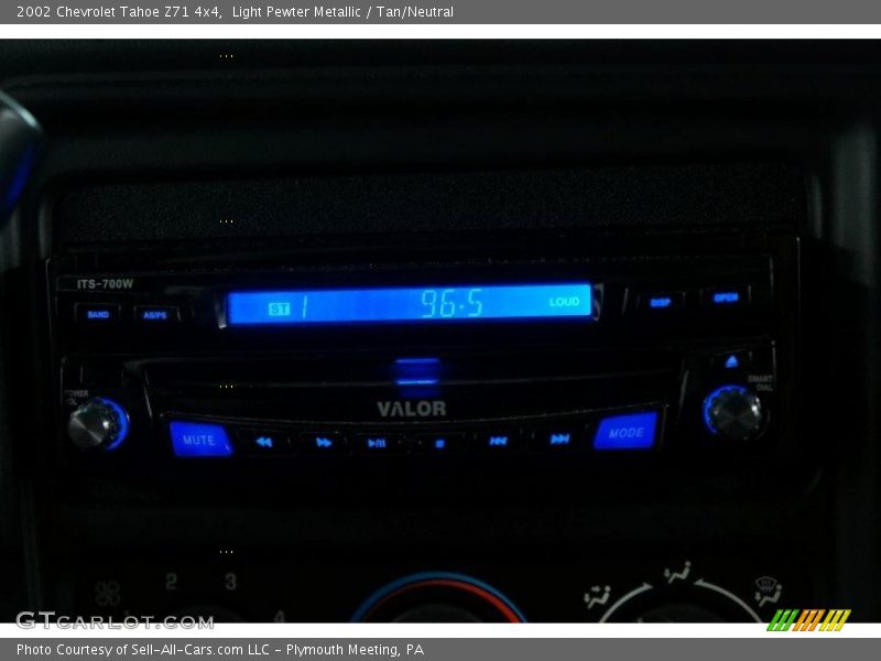 Light Pewter Metallic / Tan/Neutral 2002 Chevrolet Tahoe Z71 4x4