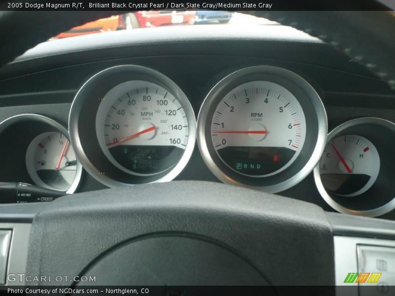 Brilliant Black Crystal Pearl / Dark Slate Gray/Medium Slate Gray 2005 Dodge Magnum R/T