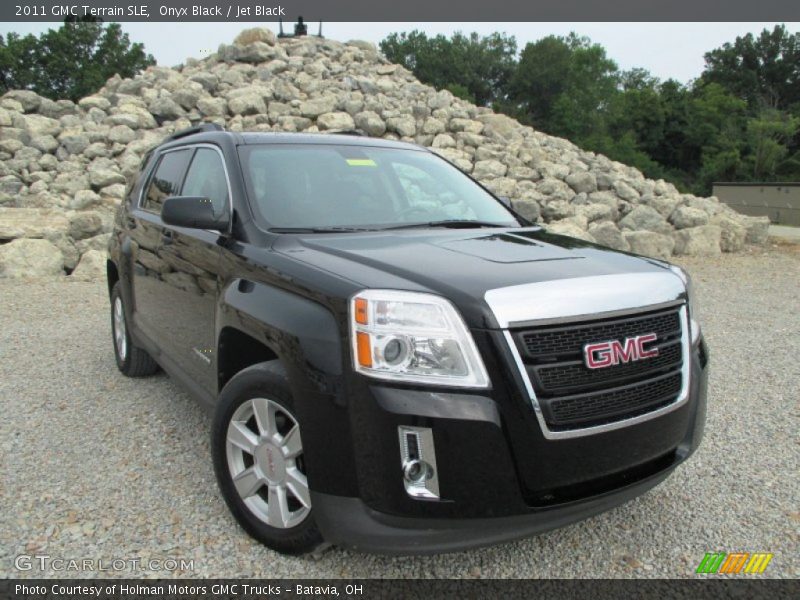 Front 3/4 View of 2011 Terrain SLE