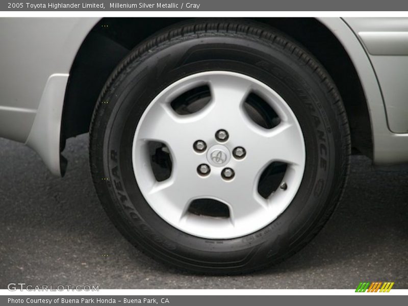 Millenium Silver Metallic / Gray 2005 Toyota Highlander Limited