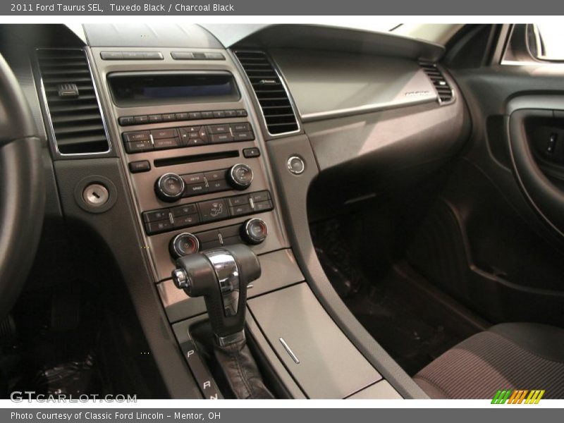 Tuxedo Black / Charcoal Black 2011 Ford Taurus SEL