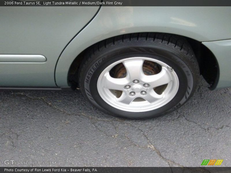 Light Tundra Metallic / Medium/Dark Flint Grey 2006 Ford Taurus SE