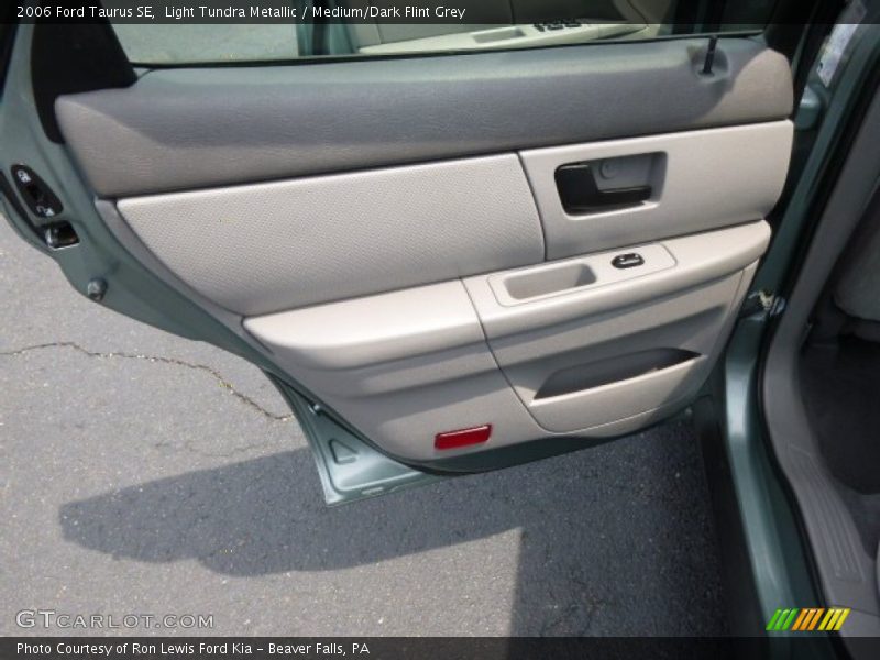 Light Tundra Metallic / Medium/Dark Flint Grey 2006 Ford Taurus SE