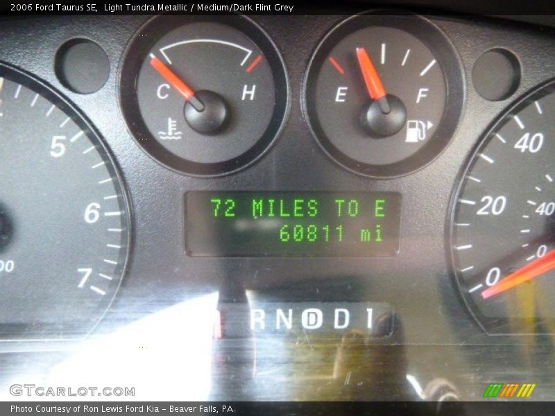 Light Tundra Metallic / Medium/Dark Flint Grey 2006 Ford Taurus SE