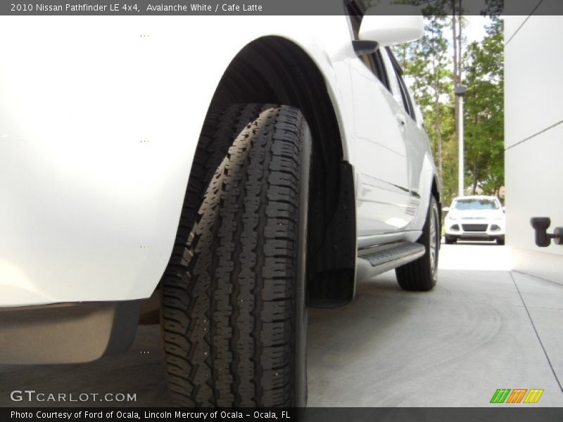 Avalanche White / Cafe Latte 2010 Nissan Pathfinder LE 4x4