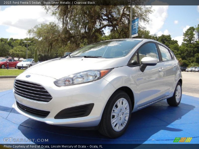 Front 3/4 View of 2015 Fiesta S Sedan