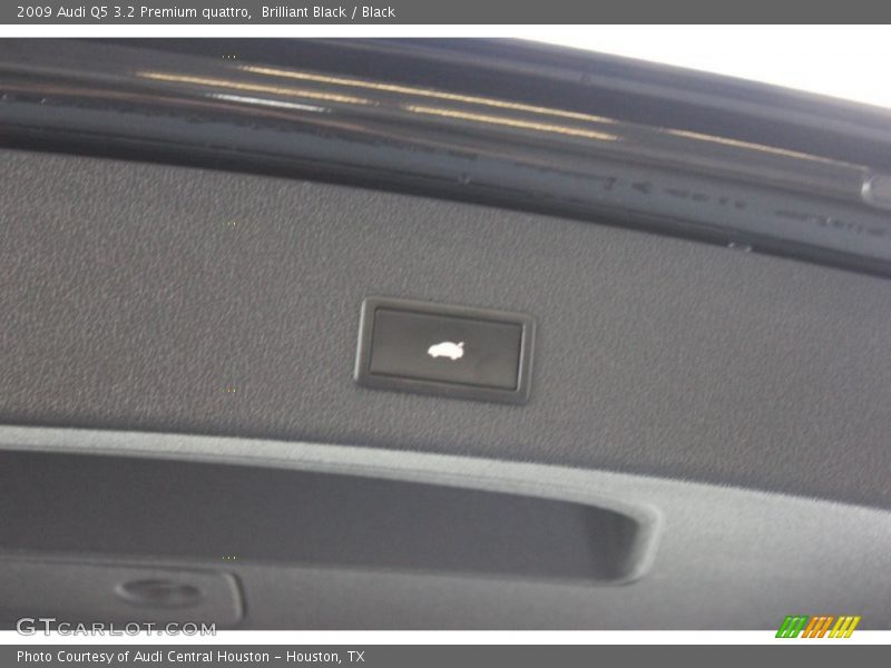 Brilliant Black / Black 2009 Audi Q5 3.2 Premium quattro