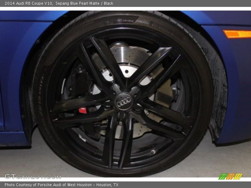 Sepang Blue Pearl Matte / Black 2014 Audi R8 Coupe V10