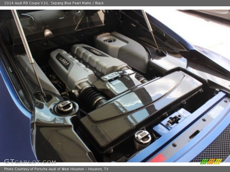  2014 R8 Coupe V10 Engine - 5.2 Liter FSI DOHC 40-Valve VVT V10