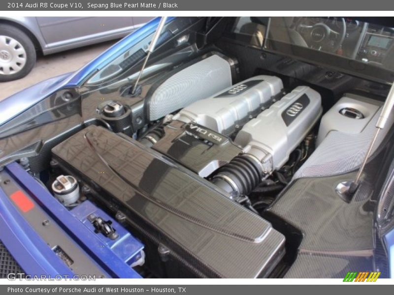  2014 R8 Coupe V10 Engine - 5.2 Liter FSI DOHC 40-Valve VVT V10