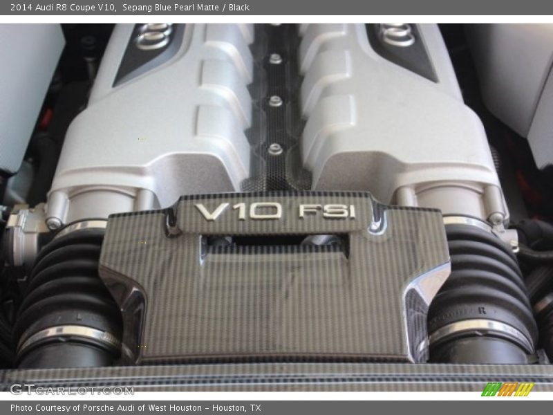  2014 R8 Coupe V10 Logo