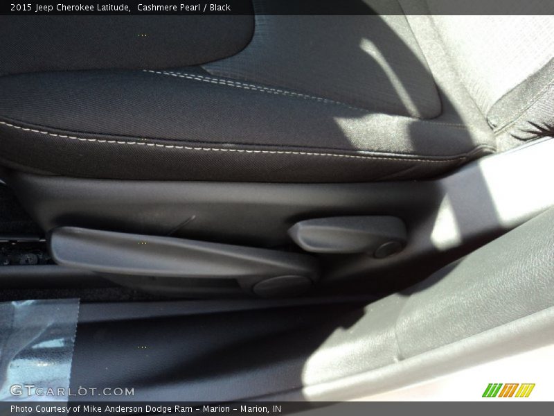Cashmere Pearl / Black 2015 Jeep Cherokee Latitude