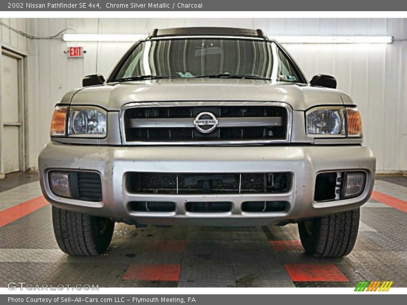Chrome Silver Metallic / Charcoal 2002 Nissan Pathfinder SE 4x4