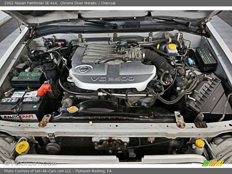 Chrome Silver Metallic / Charcoal 2002 Nissan Pathfinder SE 4x4