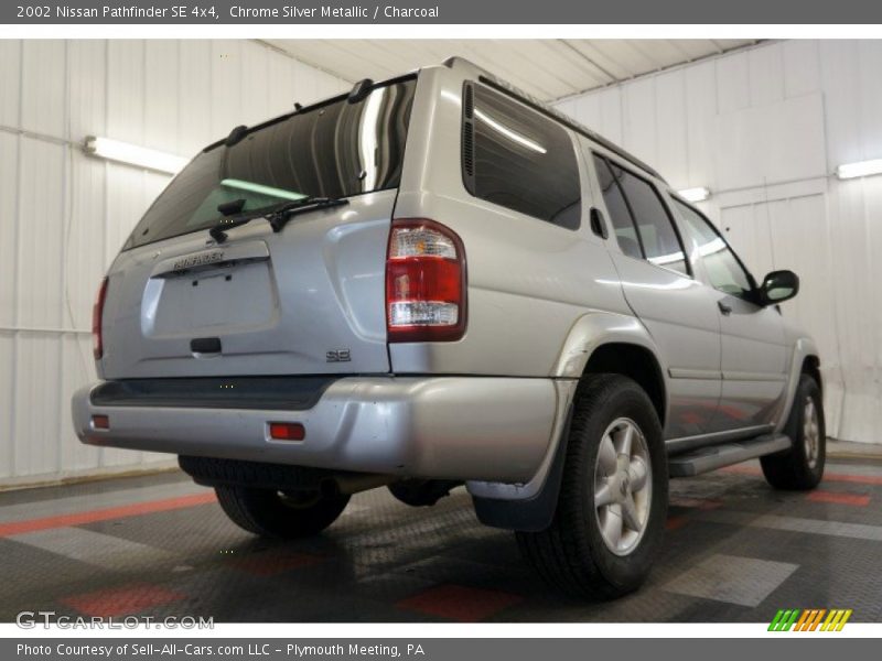 Chrome Silver Metallic / Charcoal 2002 Nissan Pathfinder SE 4x4