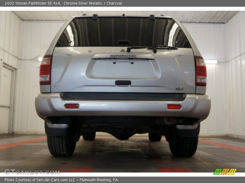 Chrome Silver Metallic / Charcoal 2002 Nissan Pathfinder SE 4x4