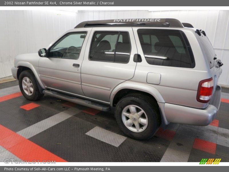 Chrome Silver Metallic / Charcoal 2002 Nissan Pathfinder SE 4x4