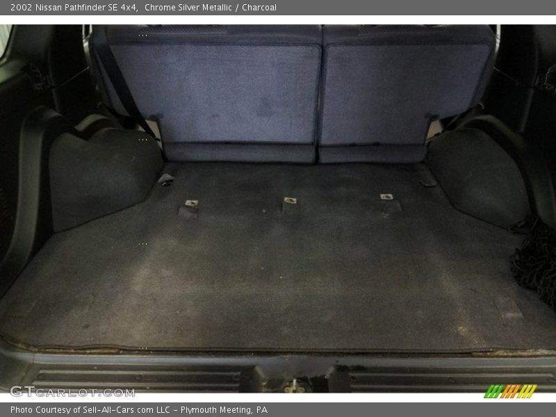 Chrome Silver Metallic / Charcoal 2002 Nissan Pathfinder SE 4x4