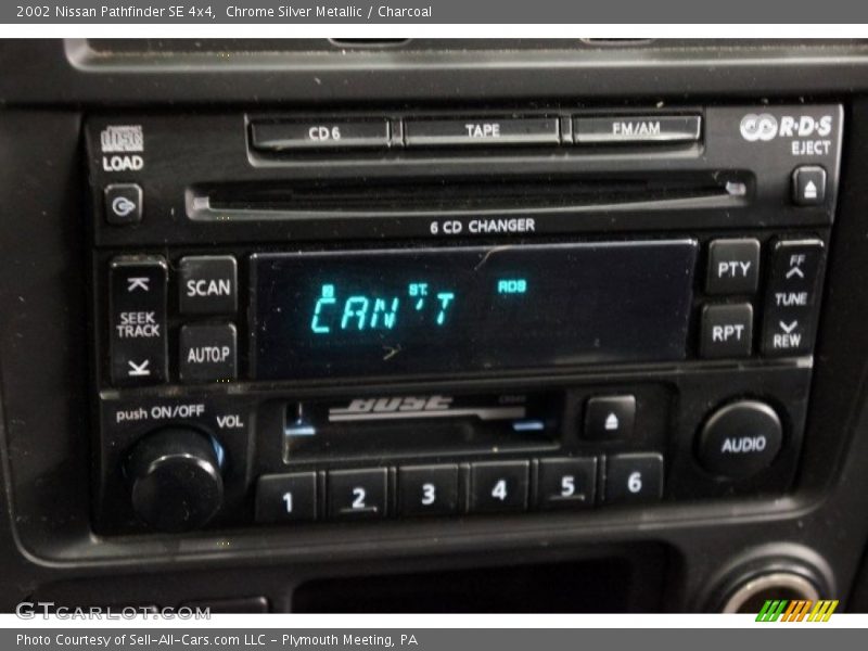 Chrome Silver Metallic / Charcoal 2002 Nissan Pathfinder SE 4x4