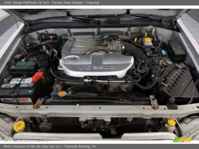 Chrome Silver Metallic / Charcoal 2002 Nissan Pathfinder SE 4x4