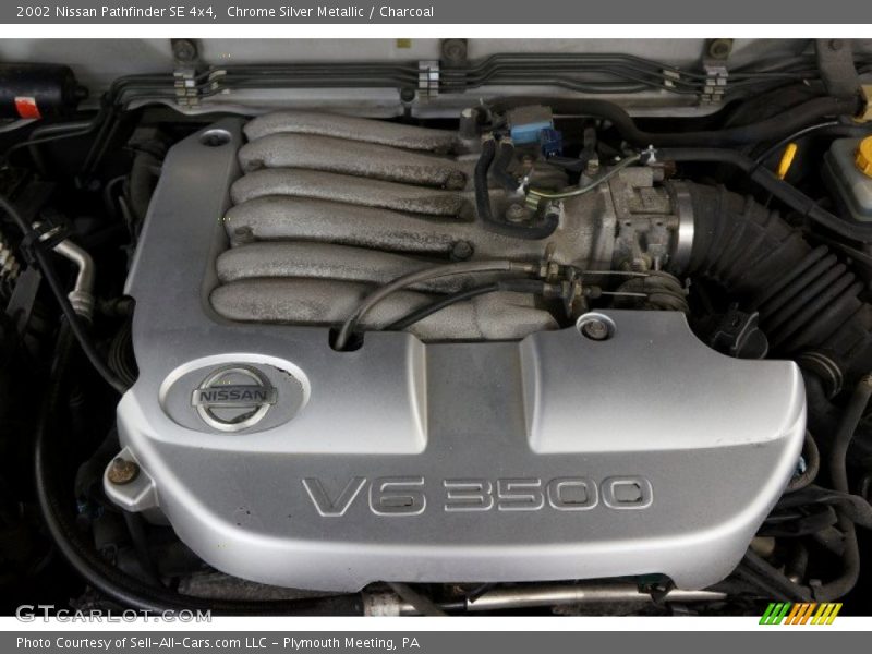 Chrome Silver Metallic / Charcoal 2002 Nissan Pathfinder SE 4x4