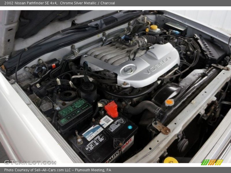 Chrome Silver Metallic / Charcoal 2002 Nissan Pathfinder SE 4x4