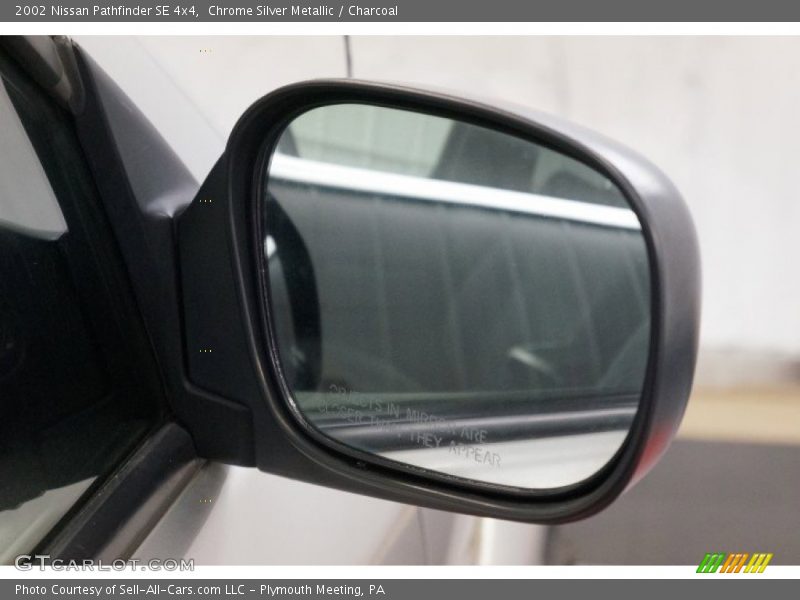 Chrome Silver Metallic / Charcoal 2002 Nissan Pathfinder SE 4x4