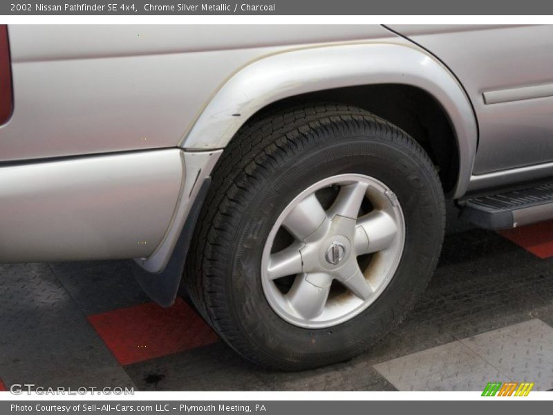 Chrome Silver Metallic / Charcoal 2002 Nissan Pathfinder SE 4x4