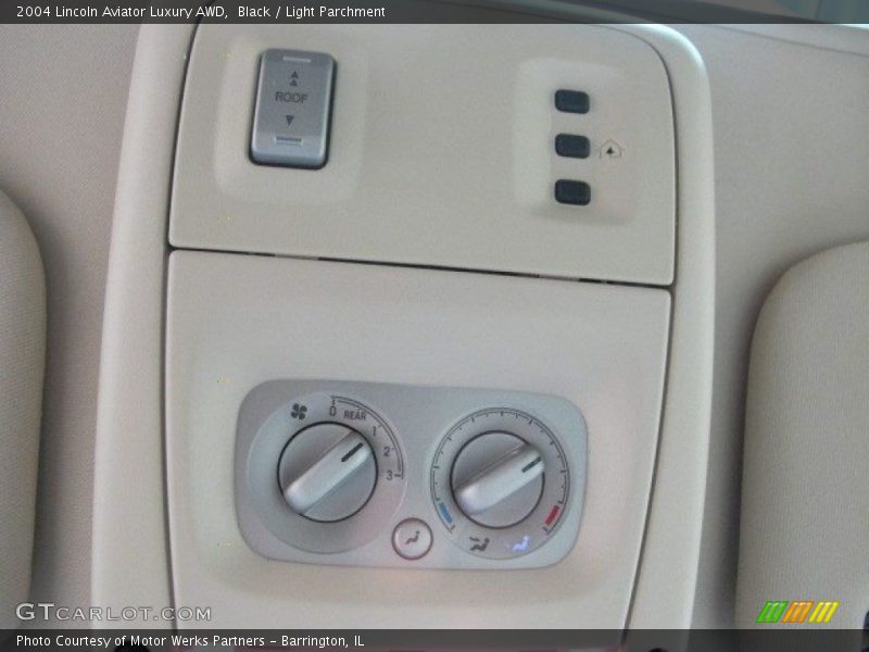 Black / Light Parchment 2004 Lincoln Aviator Luxury AWD