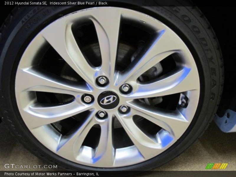 Iridescent Silver Blue Pearl / Black 2012 Hyundai Sonata SE