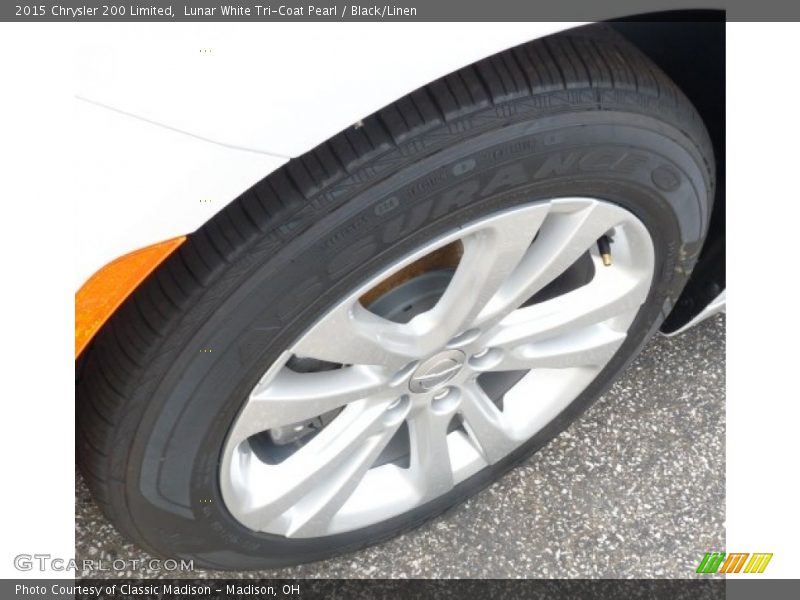 Lunar White Tri-Coat Pearl / Black/Linen 2015 Chrysler 200 Limited