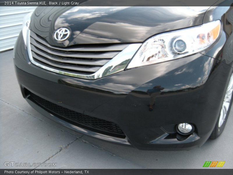 Black / Light Gray 2014 Toyota Sienna XLE