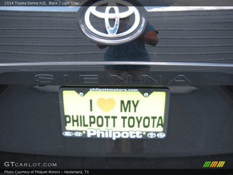 Black / Light Gray 2014 Toyota Sienna XLE